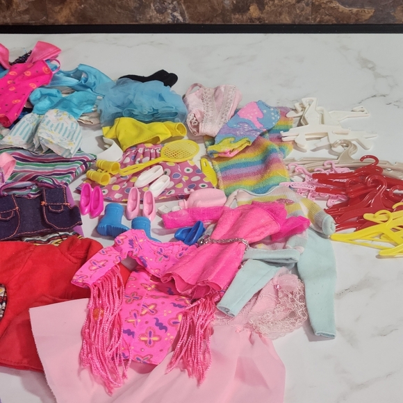 Vtg BARBIE HUGE LOT Clothes Shoes Hangers Accessories Outfits Gymnastics Tennis - Picture 14 of 16